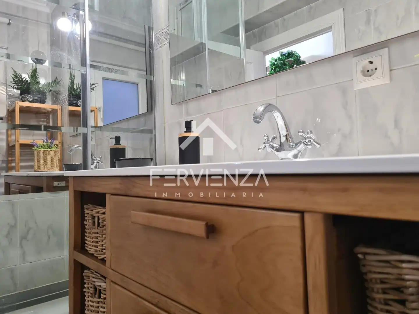 Bany de Pis en venda en Oviedo 