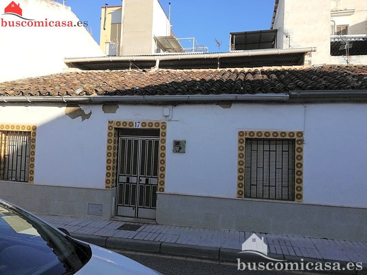 Vista exterior de Casa adosada en venda en Linares amb Aire condicionat, Jardí privat i Terrassa