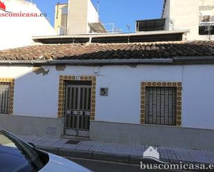 Vista exterior de Casa adosada en venda en Linares amb Aire condicionat, Jardí privat i Terrassa