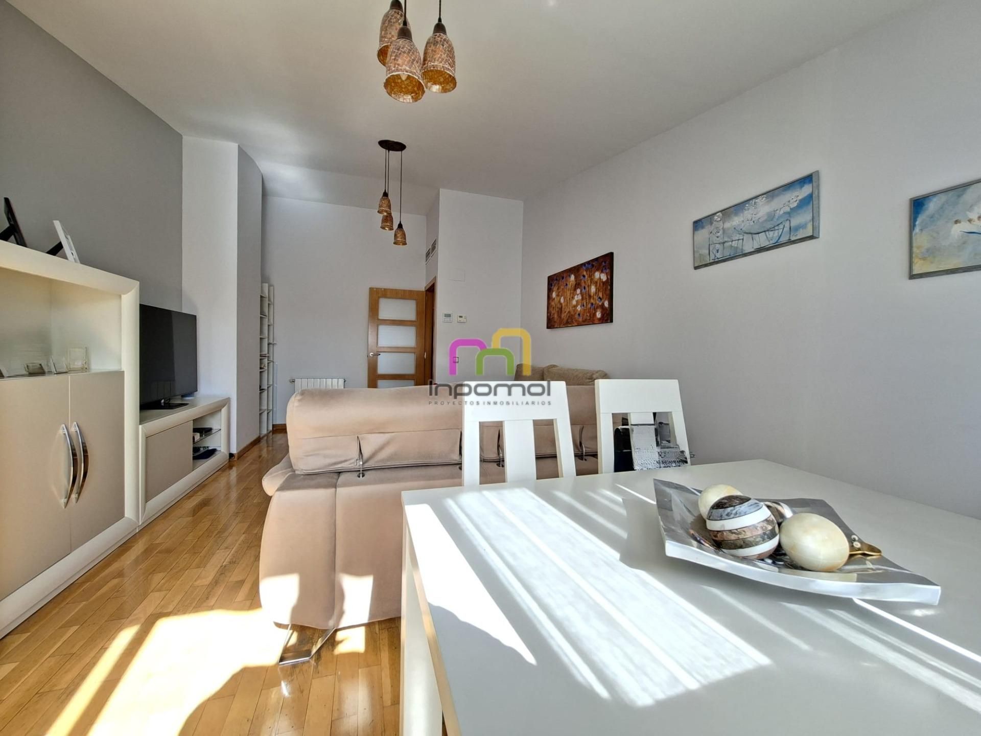 Sala d'estar de Àtic en venda en Badajoz Capital amb Aire condicionat, Parquet i Terrassa