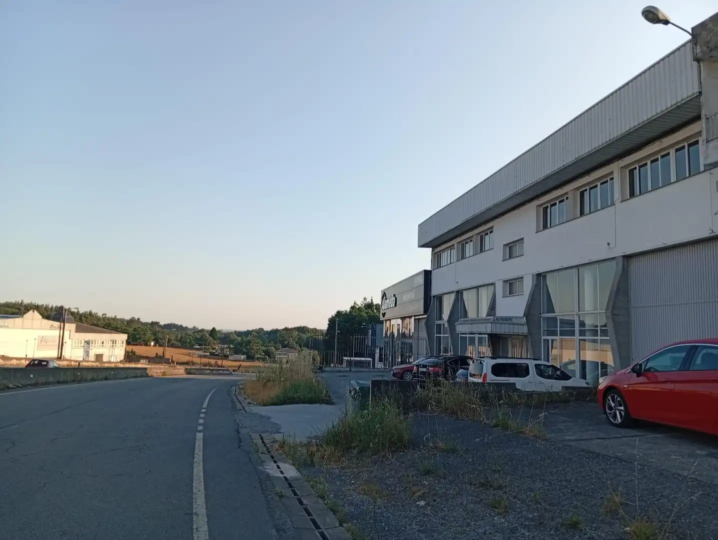 Vista exterior de Nau industrial en venda en Outeiro de Rei