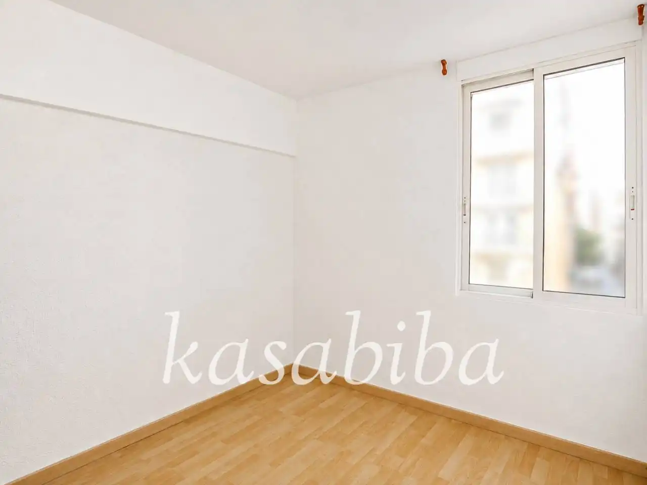 Bedroom of Flat for sale in Valencia