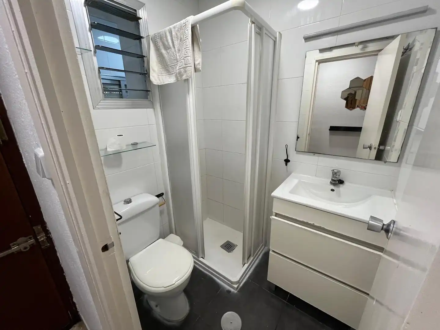 Bathroom of Flat for rent in Sevilla  with Air Conditioner and Furnished