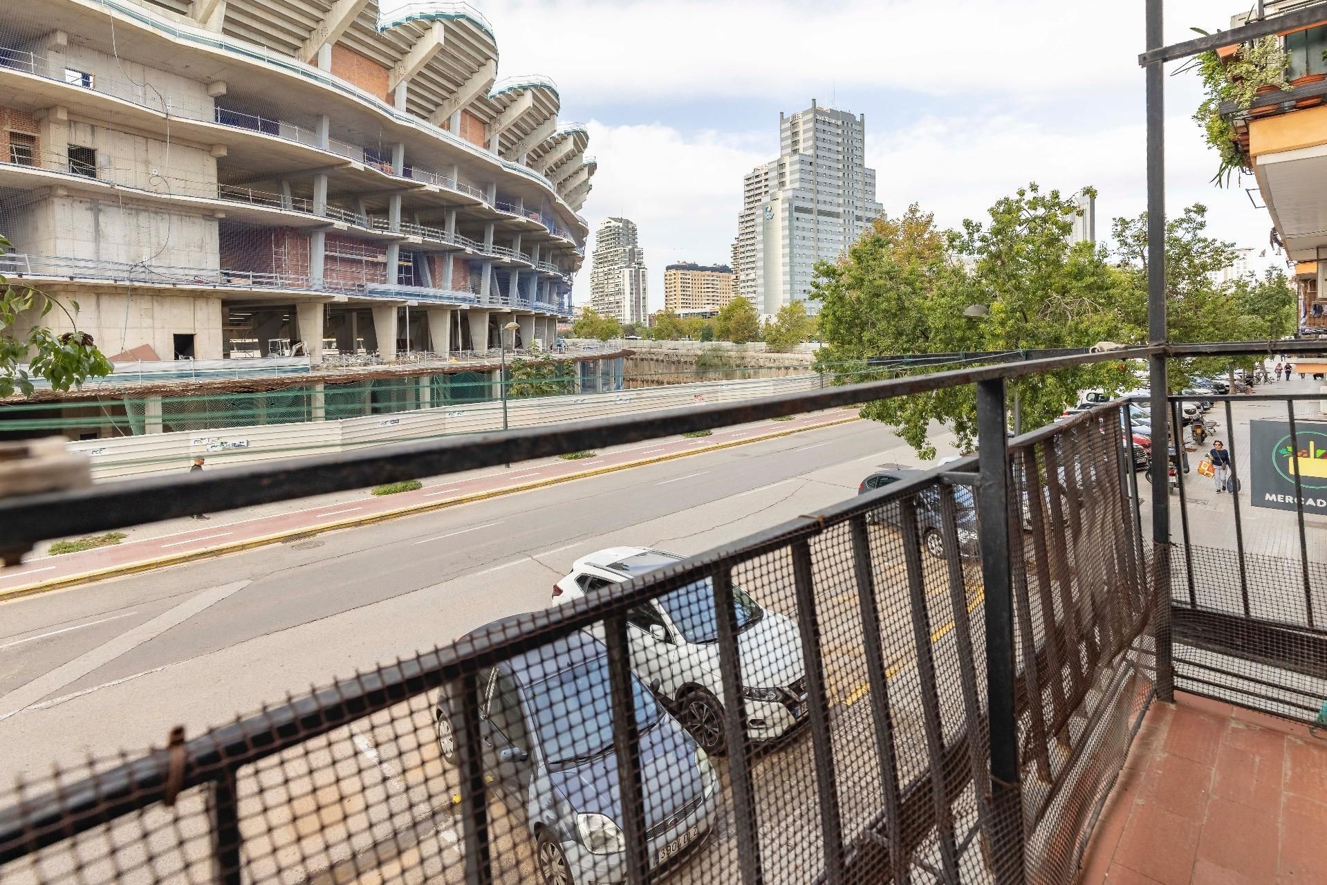 Exterior view of Flat for sale in  Valencia Capital  with Balcony