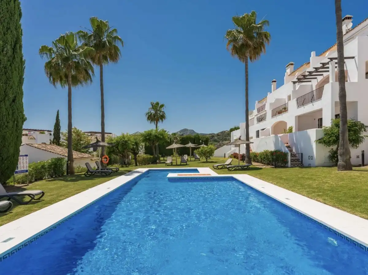 Jardín de Casa adosada en venta en Benahavís con Terraza y Piscina comunitaria
