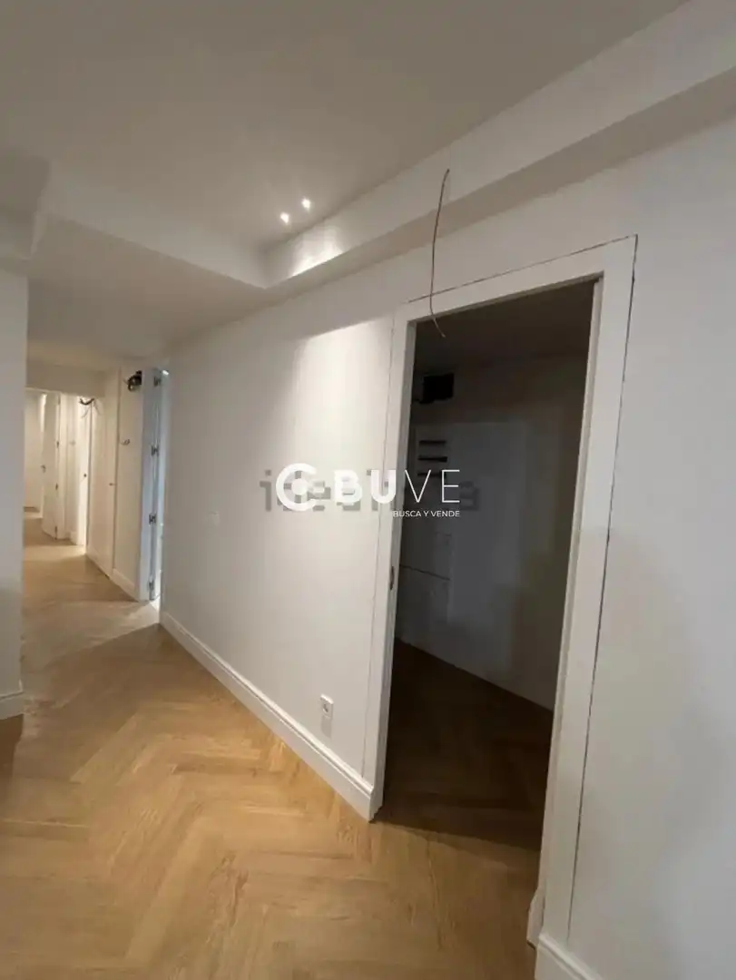 Flat for sale in Madrid  with Air Conditioner, Heating and Parquet flooring