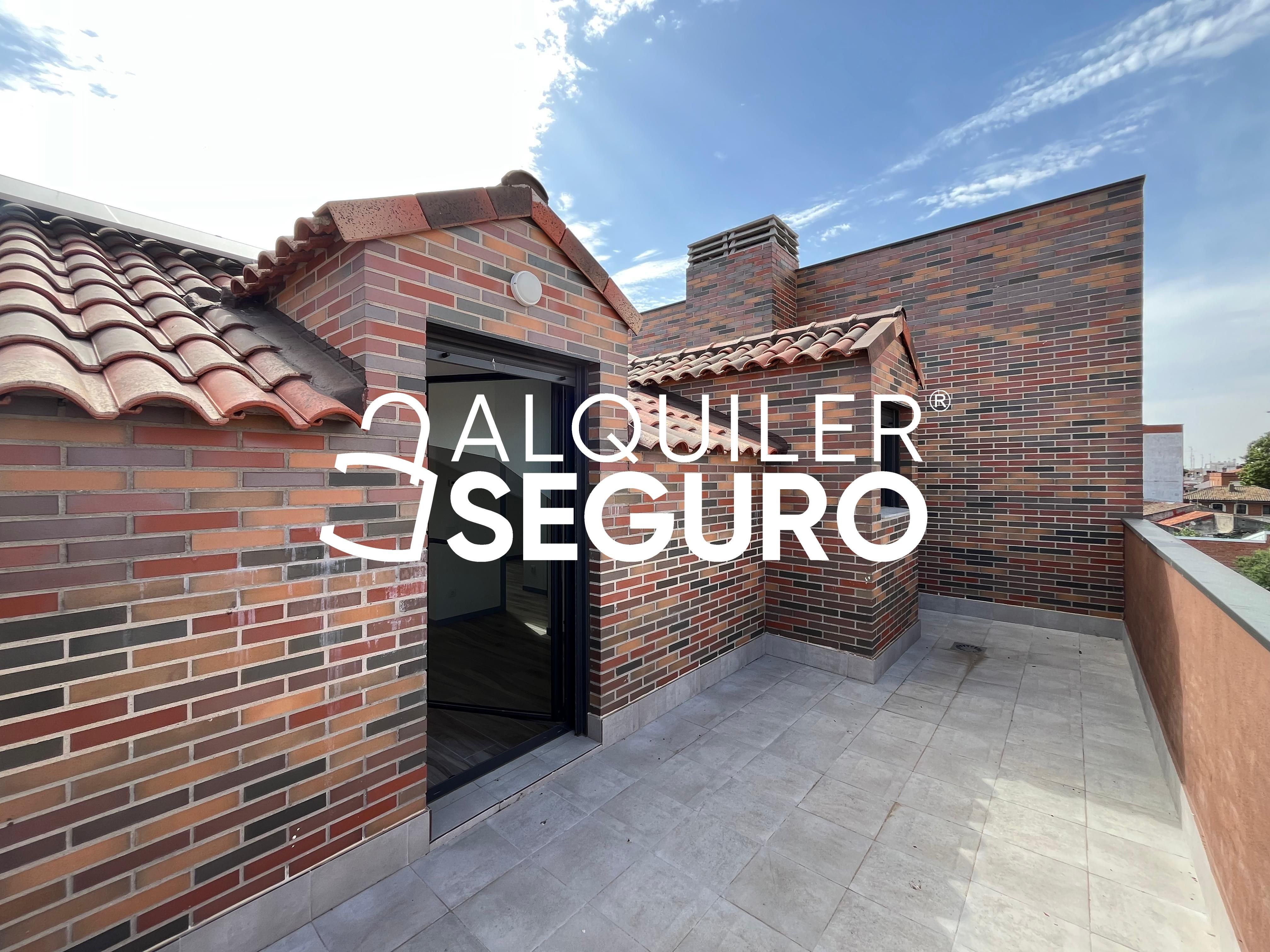 Exterior view of Attic to rent in Fuenlabrada  with Air Conditioner and Heating