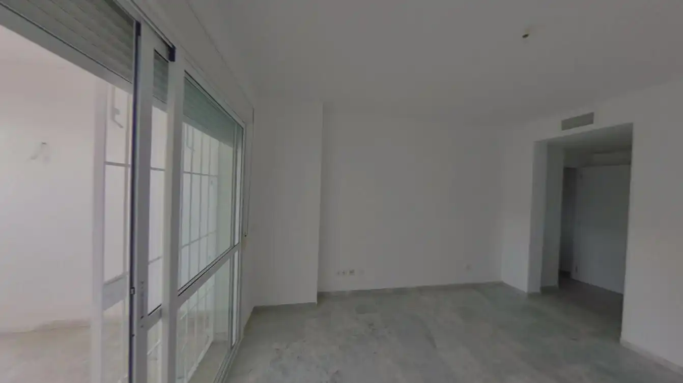 Piso en venta en Marbella con Calefacción, Terraza y Piscina comunitaria