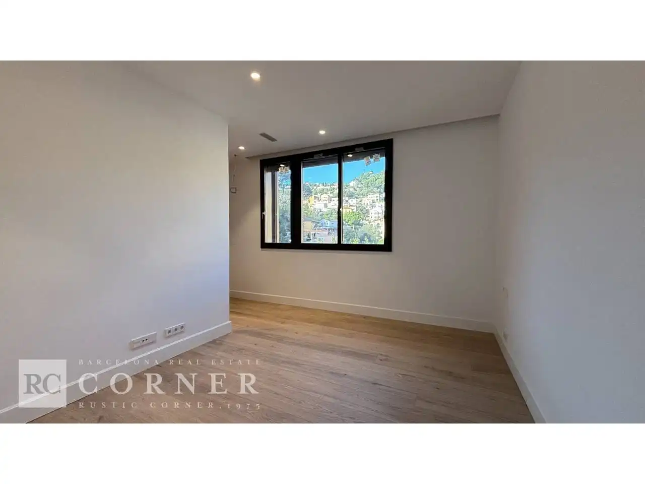 Bedroom of Flat for sale in Barcelona  with Air Conditioner, Parquet flooring and Terrace