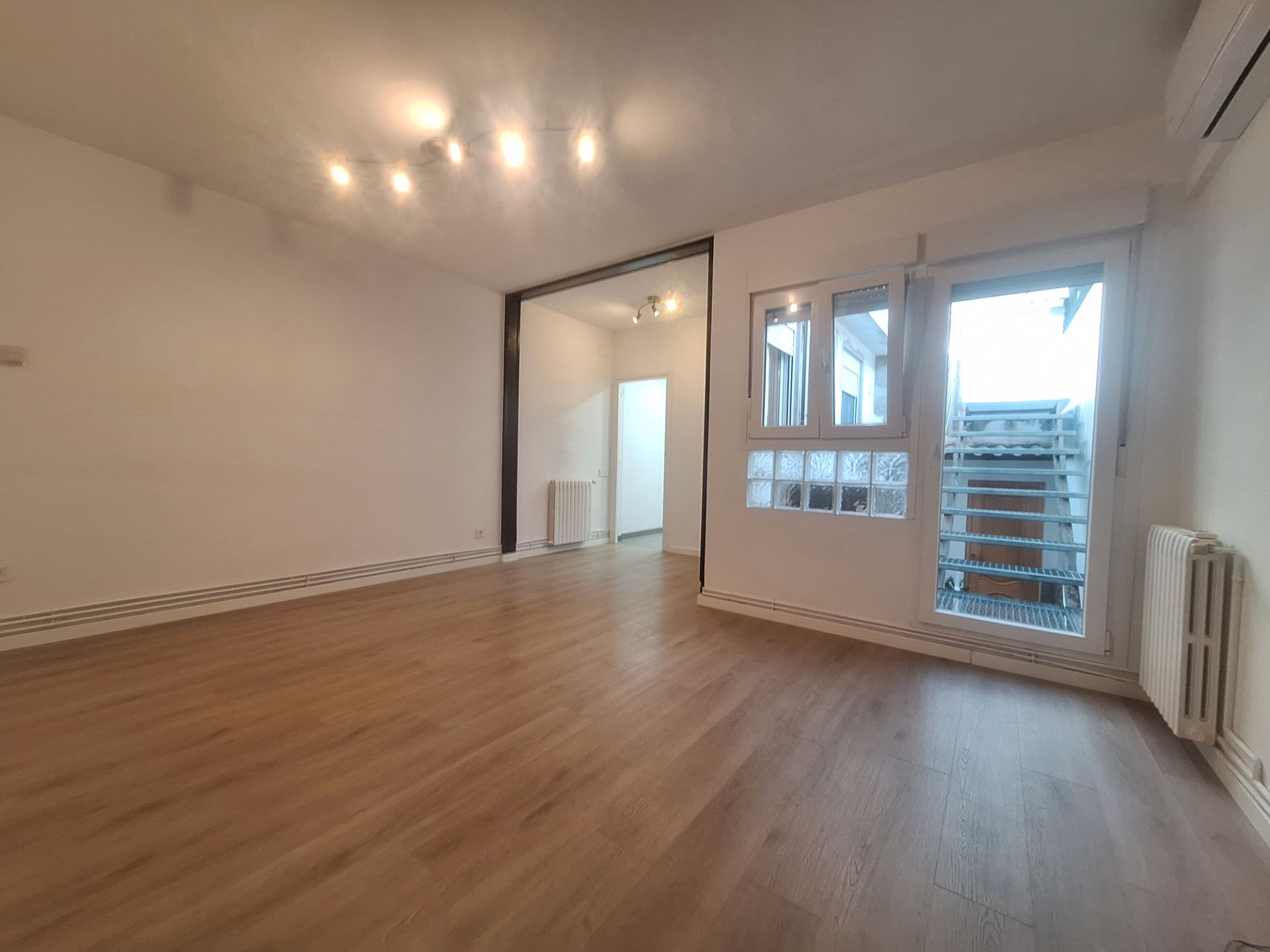 Exterior view of Duplex for sale in Terrassa  with Air Conditioner, Heating and Parquet flooring