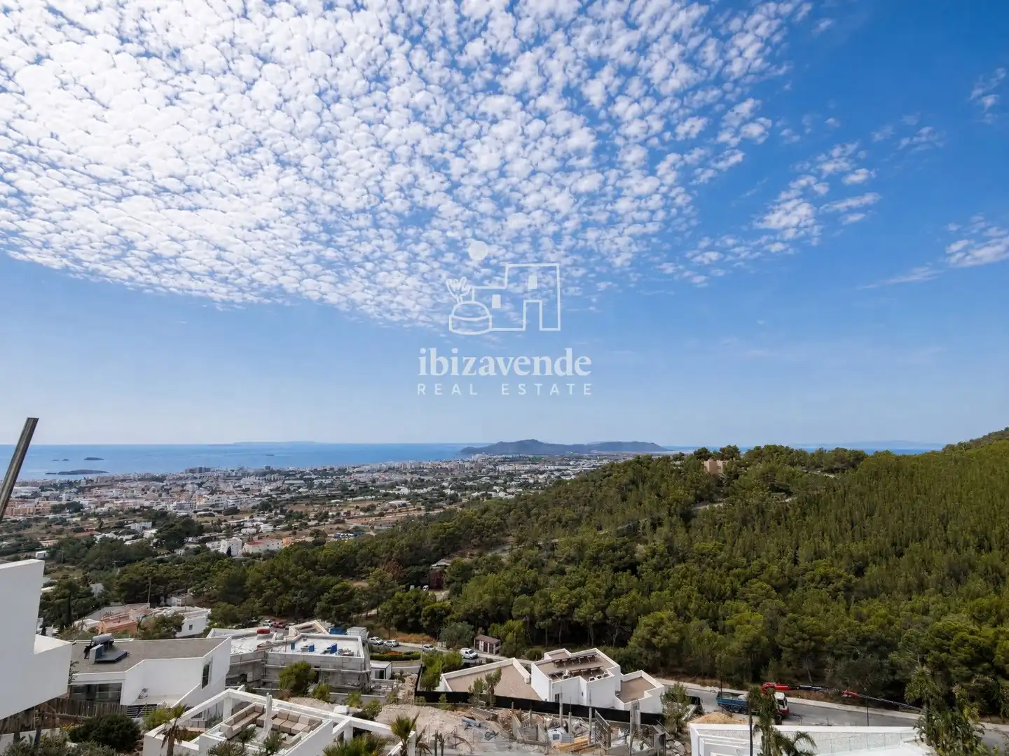 Vista exterior de Casa o xalet de lloguer en Eivissa amb Piscina i Moblat