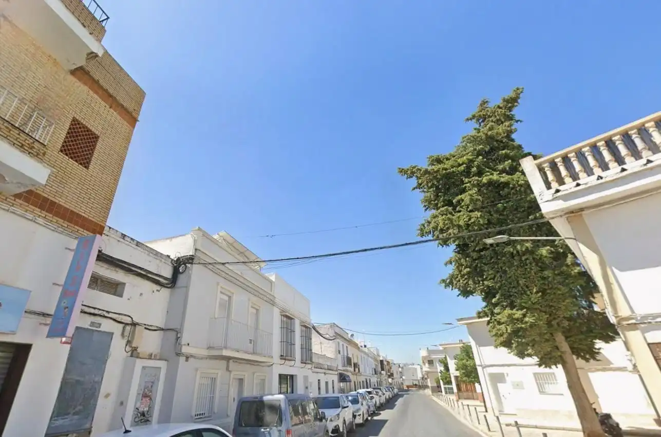 Vista exterior de Casa adosada en venta en Utrera