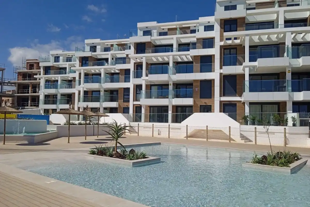 Apartamento con piscina en venta en Las Marinas / Les Marines