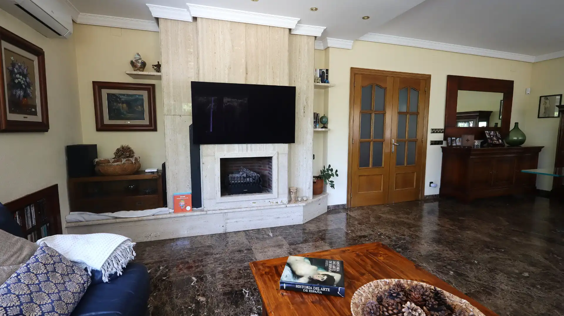 Sala d'estar de Casa o xalet en venda en Cerdanyola del Vallès amb Aire condicionat, Calefacció i Jardí privat