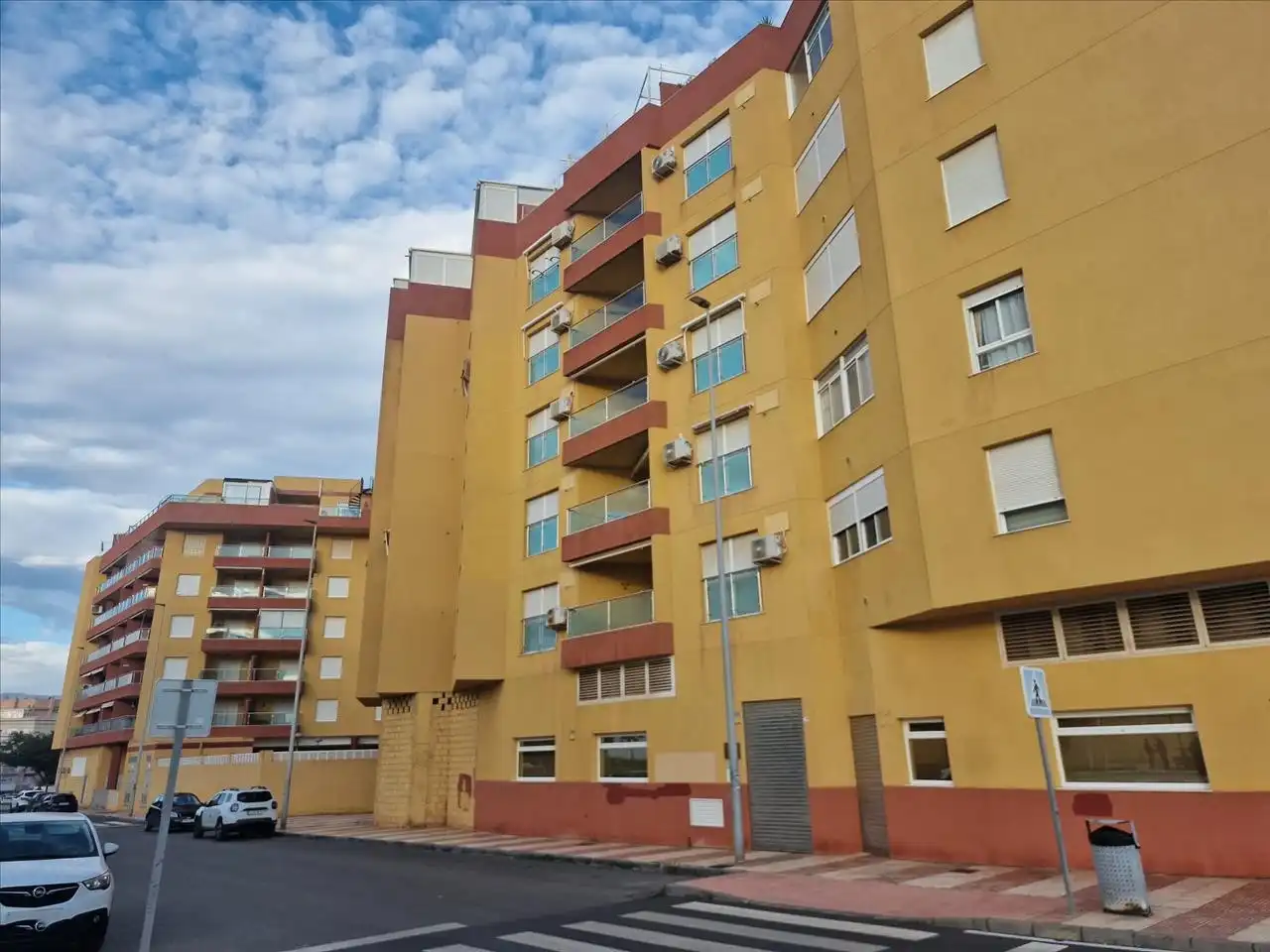 Vista exterior de Garatge en venda en Roquetas de Mar
