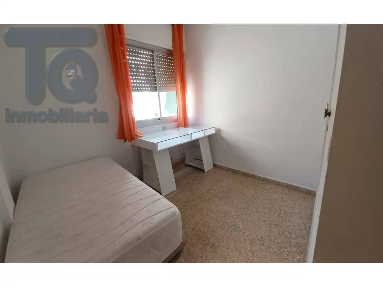 Bedroom of Flat for sale in Granada  with Air Conditioner, Heating and Balcony