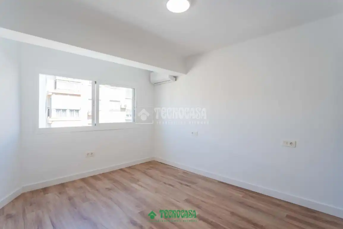 Habitación de Piso en venta en Almería con Calefacción y Balcón