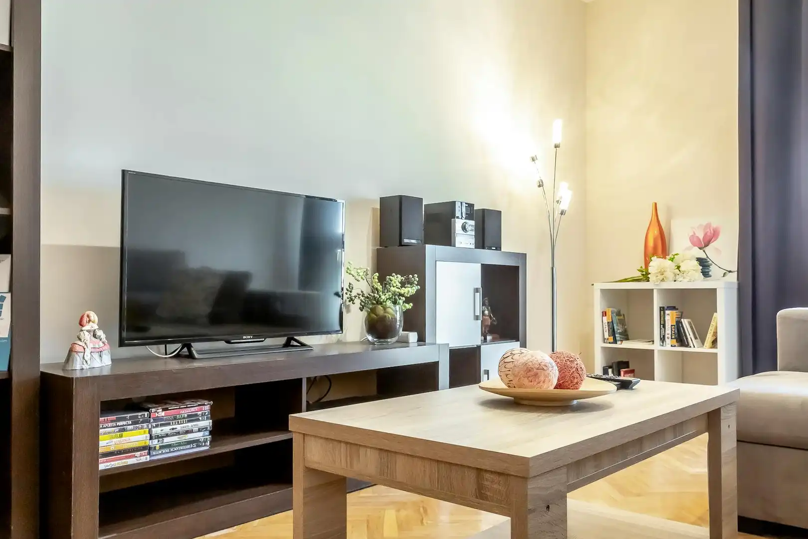 Living room of Flat for rent in Madrid  with Air Conditioner, Heating and Furnished