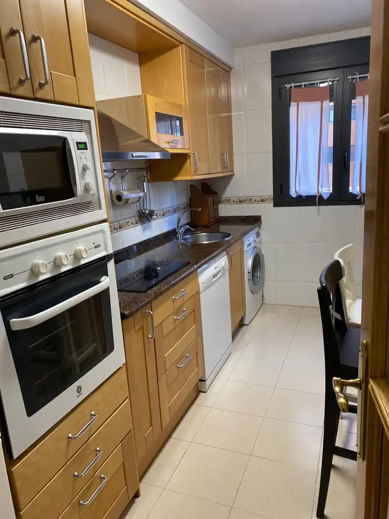 Cuina de Pis de lloguer en Zaragoza amb Aire condicionat, Calefacció i Terrassa