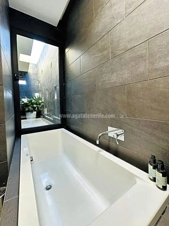 Baño de Casa o chalet en venta en Puerto de la Cruz con Jardín privado, Terraza y Piscina