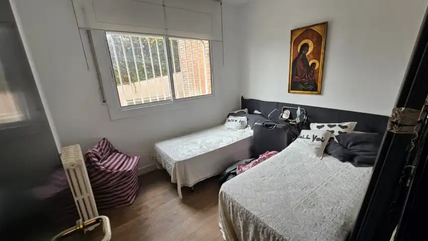 Dormitori de Casa o xalet en venda en Barcelona amb Aire condicionat, Calefacció i Jardí privat