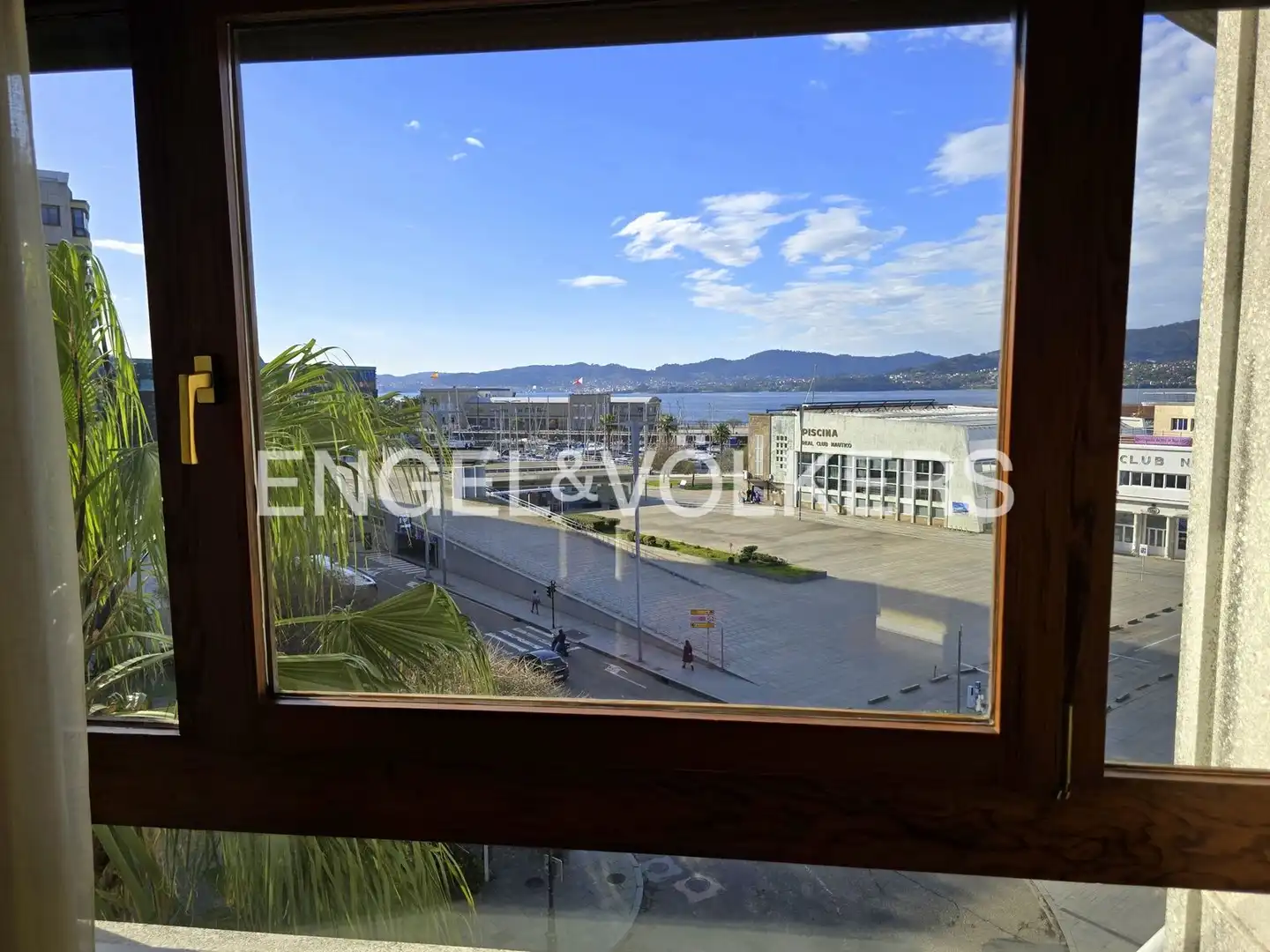 Vista exterior de Piso de alquiler en Vigo  con Calefacción y Terraza