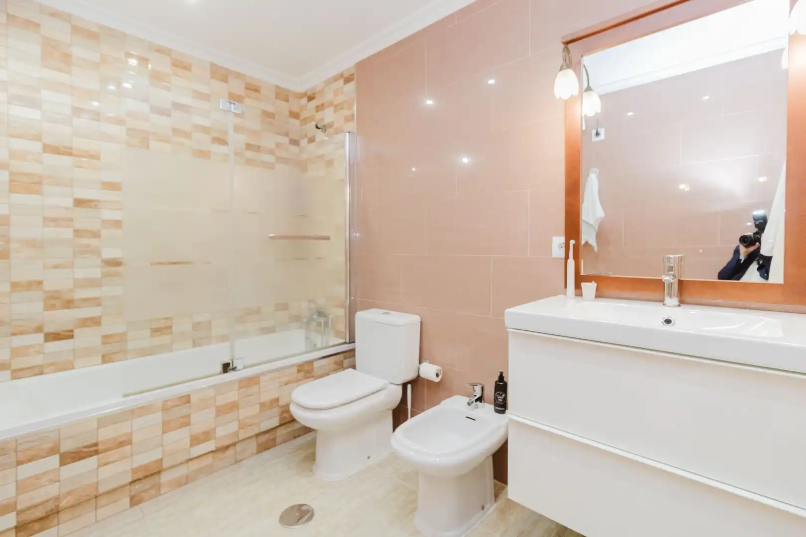 Badezimmer von Einfamilien-Reihenhaus zum Verkauf in Los Alcázares mit Klimaanlage und Terrasse