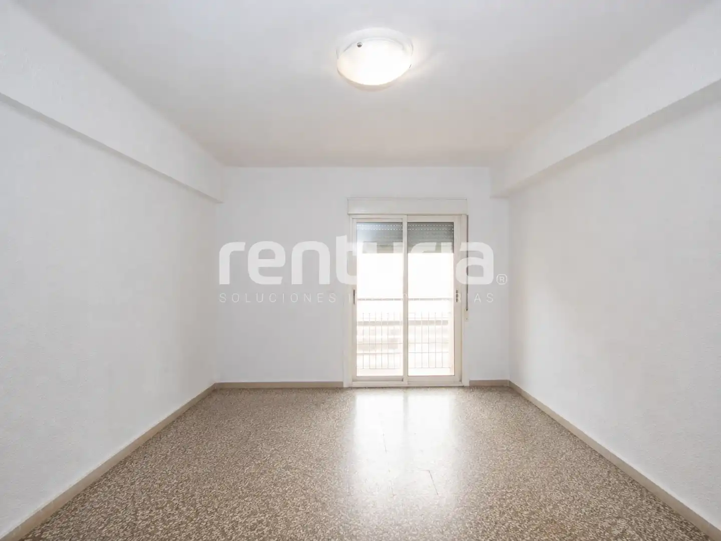 Habitación de Piso en venta en Valencia con Terraza, Trastero y Horno