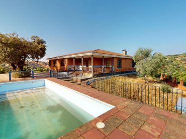 Casa rústica amb piscina en venda a Carretera GRANADA BADAJOZ 8,9