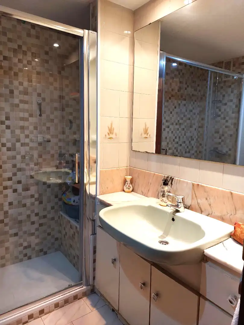 Baño de Piso en venta en Valencia con Aire acondicionado, Horno y Balcón