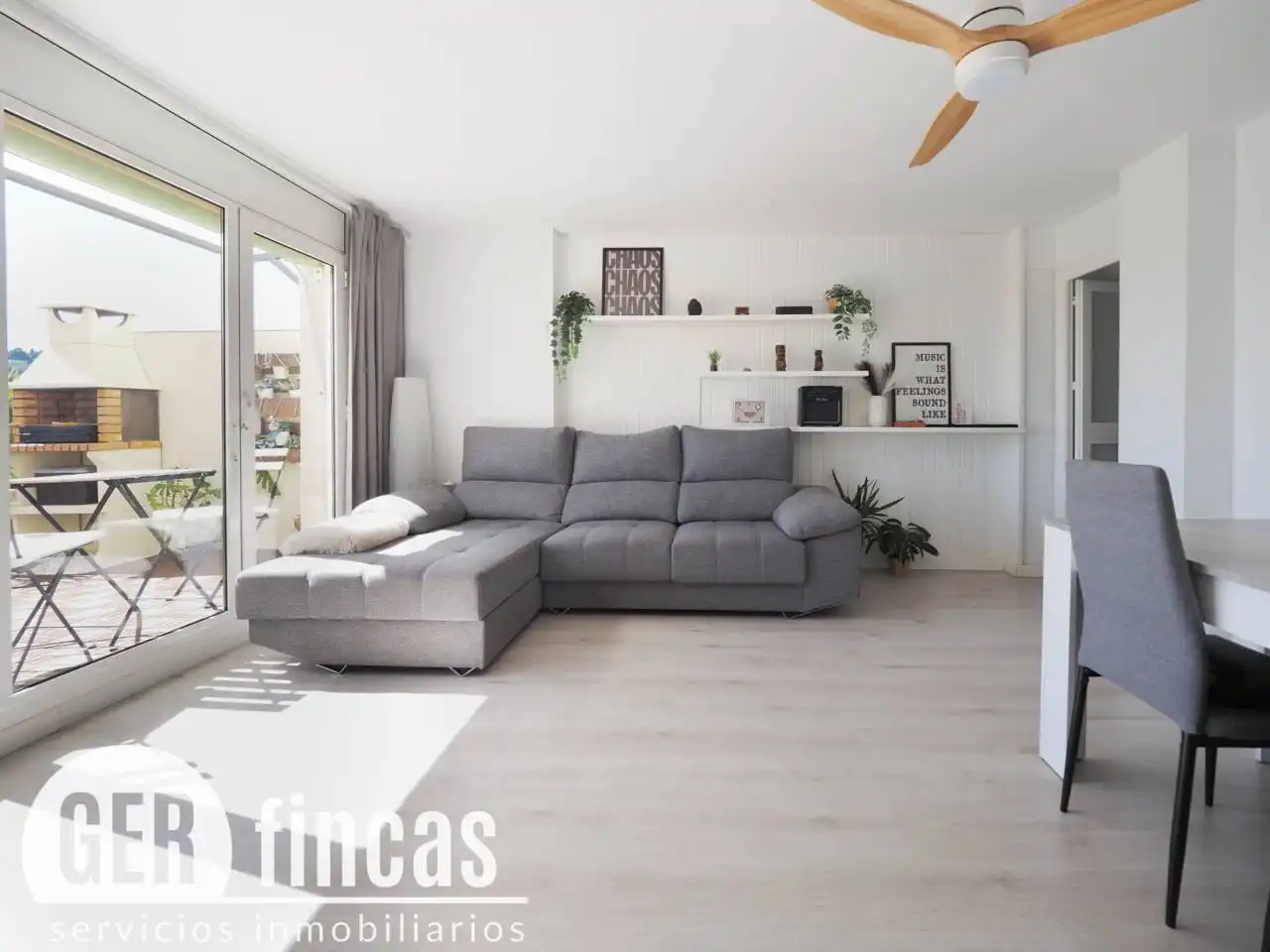 Sala d'estar de Àtic en venda en Ponent