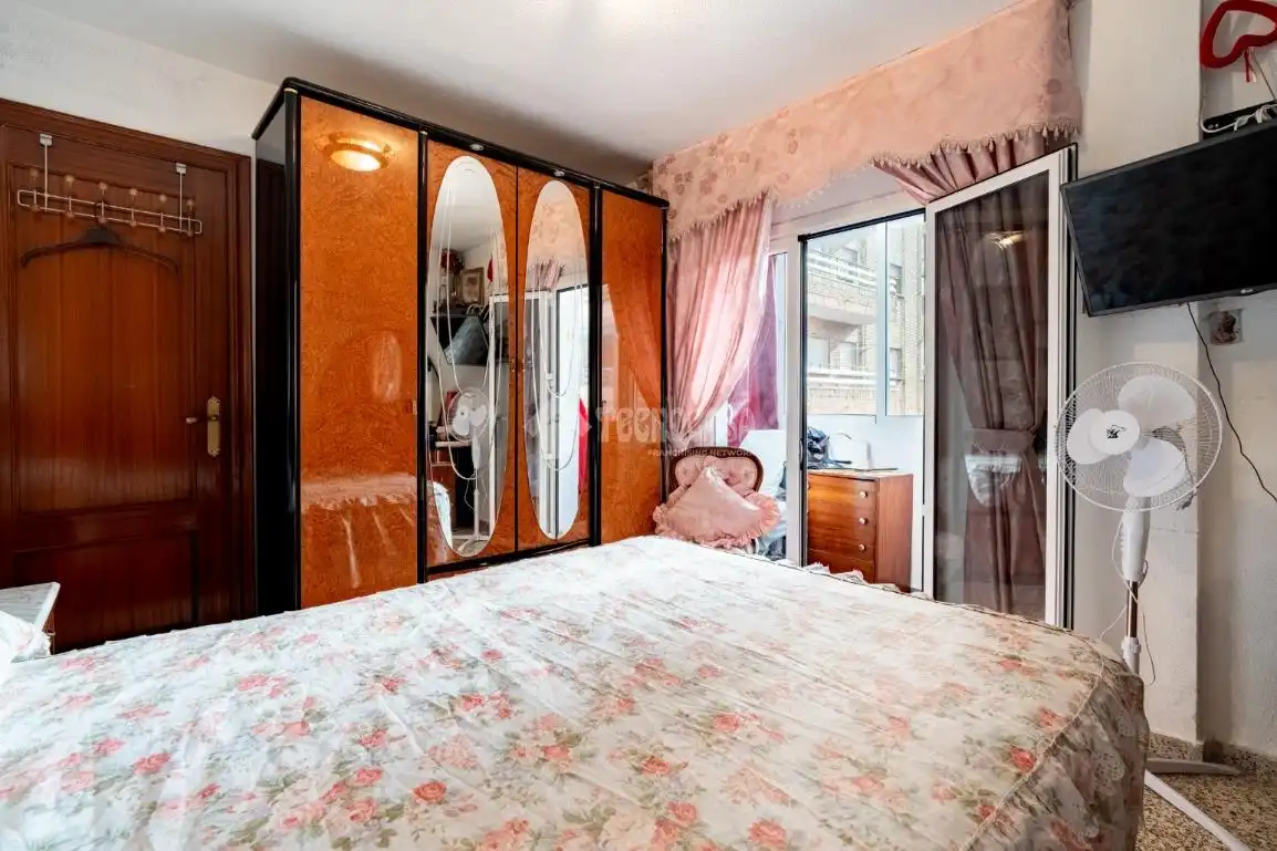 Bedroom of Flat for sale in Granada  with Air Conditioner, Heating and Terrace