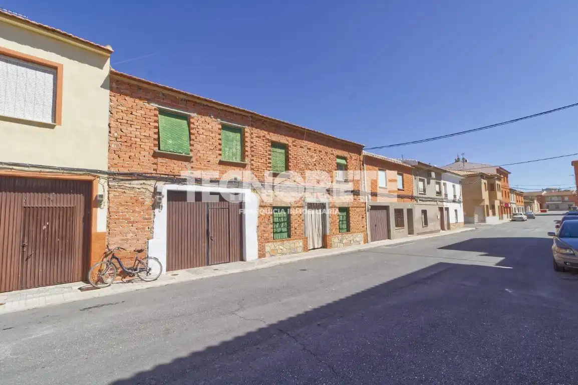 Vista exterior de Casa adosada en venta en Consuegra con Jardín privado