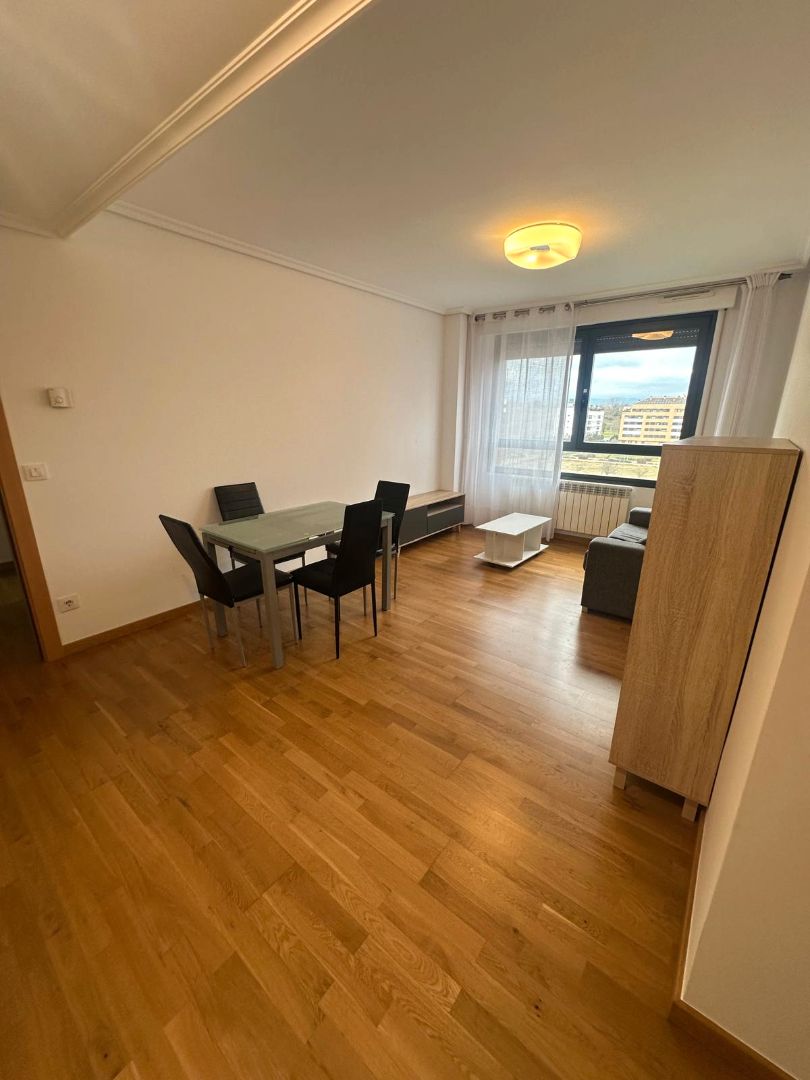 Sala d'estar de Apartament en venda en  Logroño amb Calefacció, Parquet i Traster