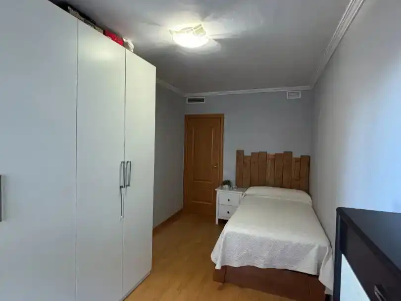 Dormitori de Pis en venda en  Tarragona Capital amb Aire condicionat, Piscina i Balcó