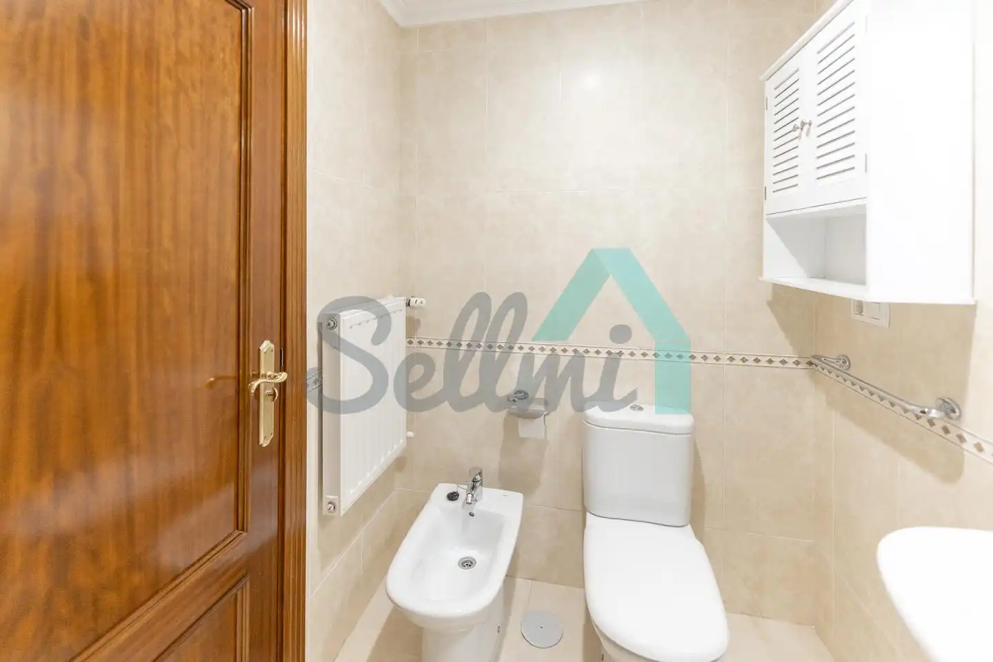 Baño de Piso de alquiler en Oviedo  con Calefacción, Parquet y Terraza