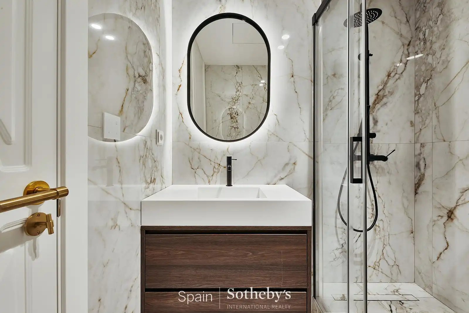 Bathroom of Apartments for sale in Madrid  with Air Conditioner, Terrace and Storage room