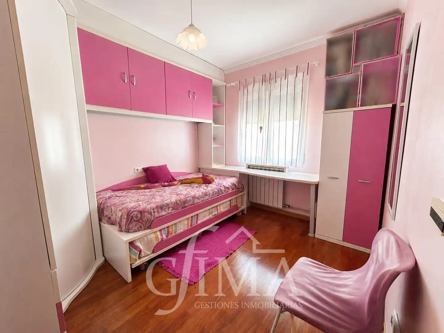 Habitación de Casa adosada en venta en Tomelloso con Calefacción, Trastero y Amueblado