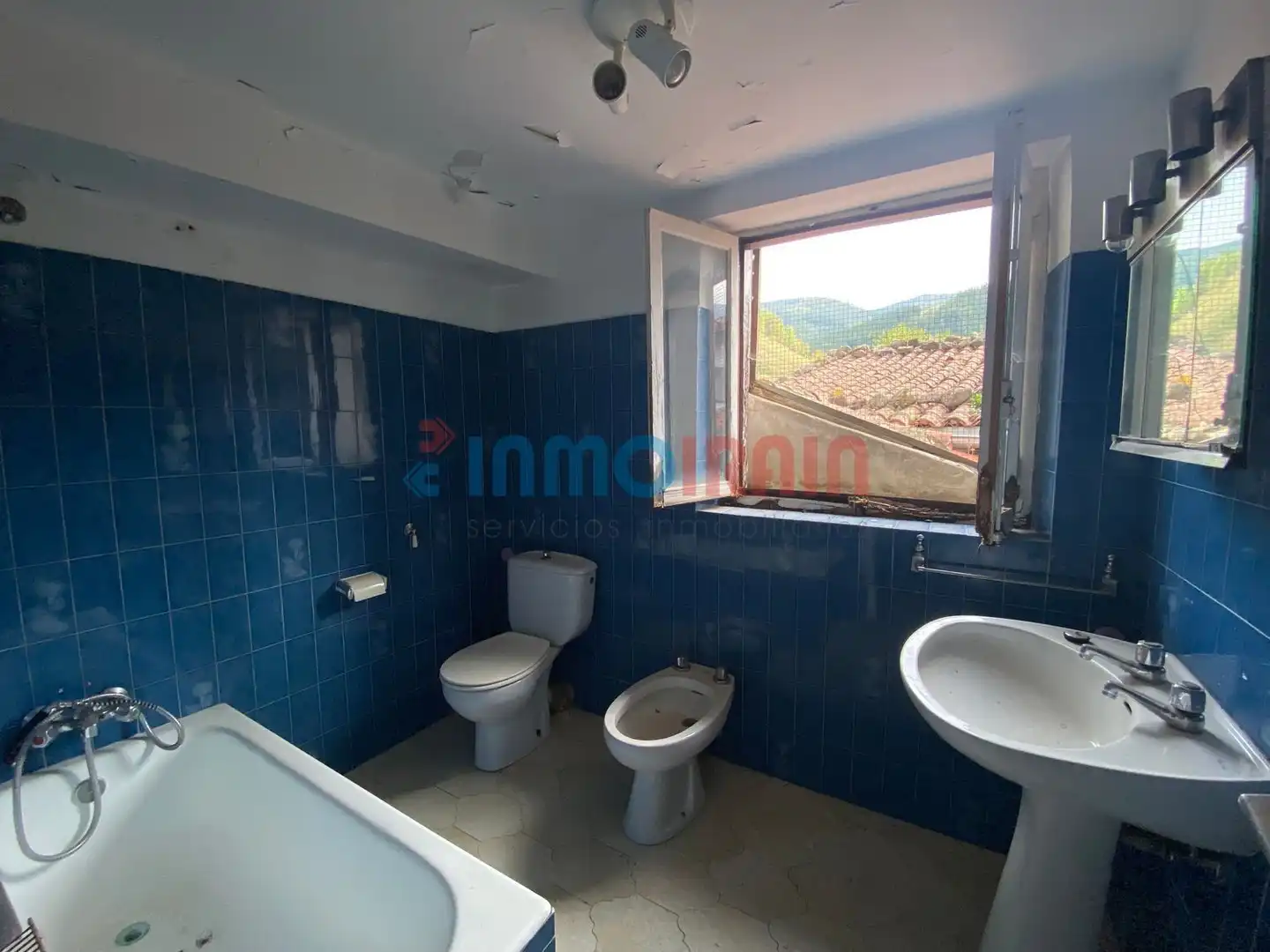 Bathroom of Houses for sale in Zegama  with Storage room