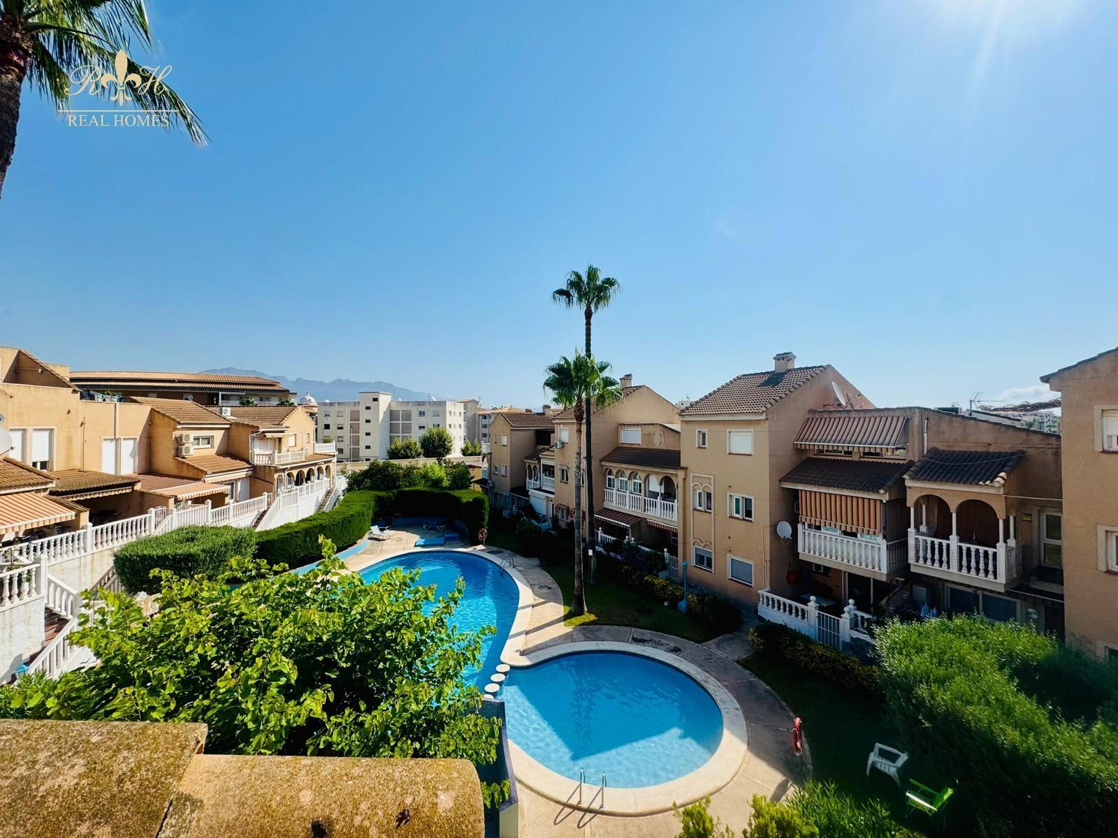 Vista exterior de Dúplex de lloguer en L'Alfàs del Pi amb Aire condicionat, Piscina i Piscina comunitària