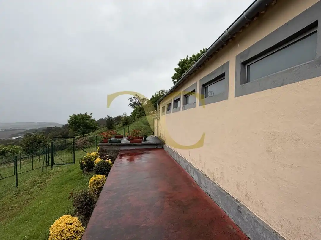 Vista exterior de Casa o xalet en venda en Navia amb Calefacció, Jardí privat i Traster