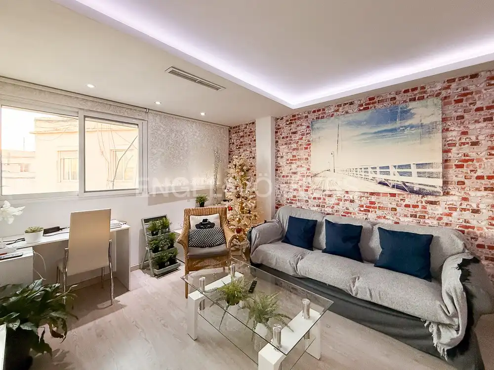 Living room of Flat for rent in Valencia  with Air Conditioner, Heating and Furnished