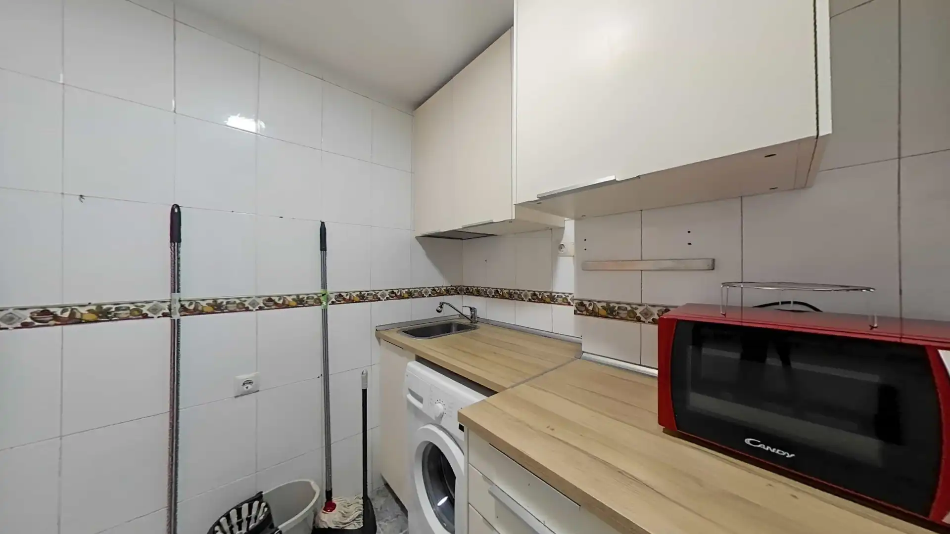 Kitchen of Flat for rent in  Madrid Capital  with Air Conditioner, Heating and Furnished