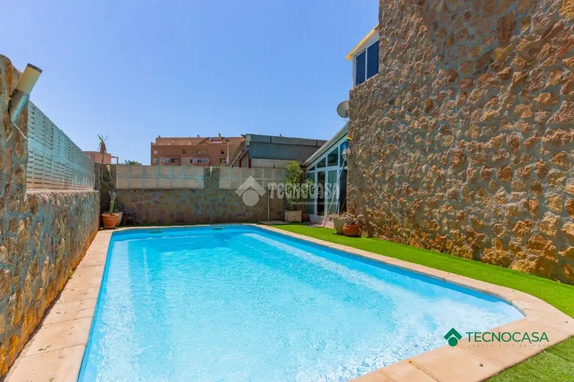 Swimming pool of Houses for sale in Roquetas de Mar  with Swimming Pool