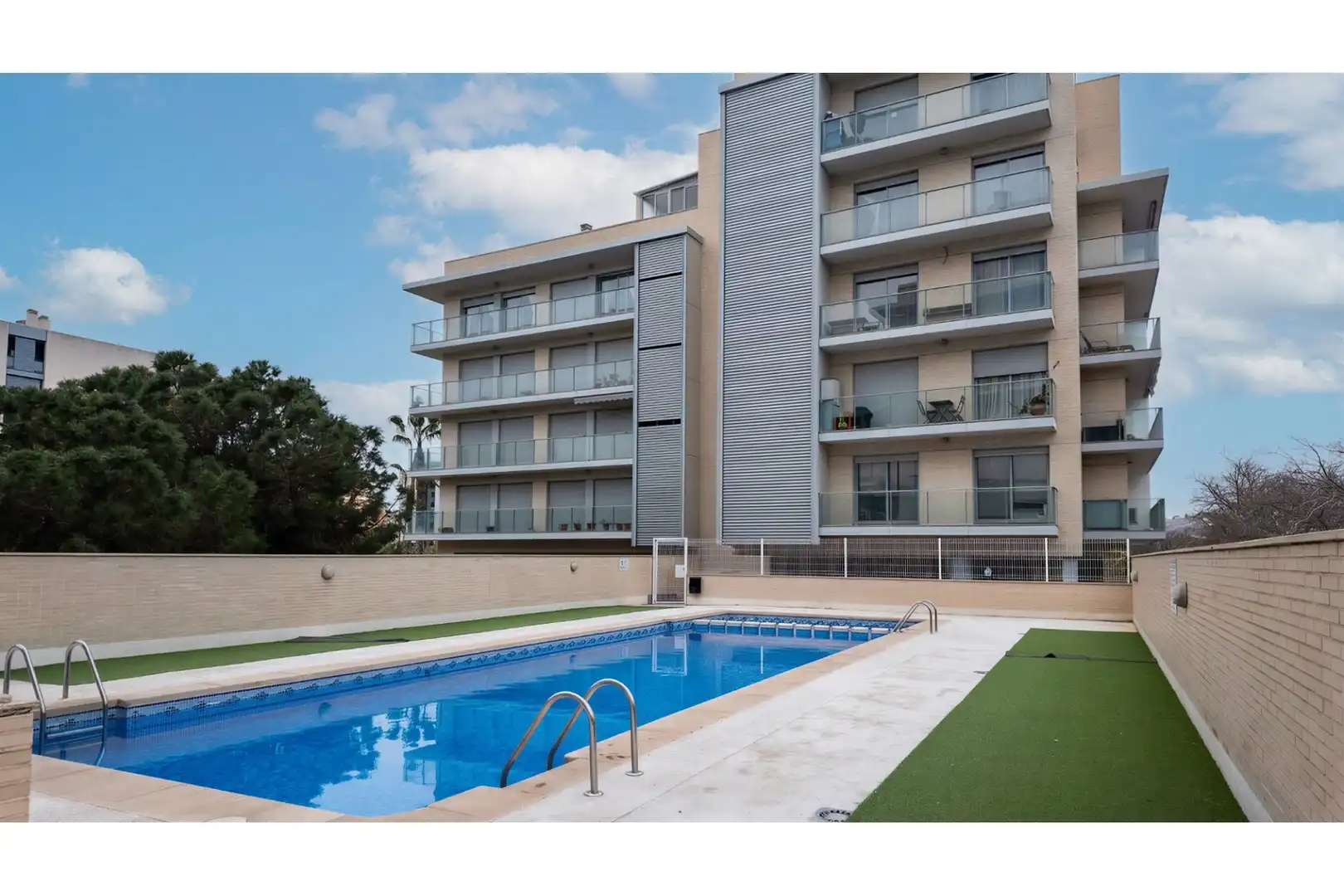 Swimming pool of Flat for sale in Alicante / Alacant  with Air Conditioner, Heating and Private garden