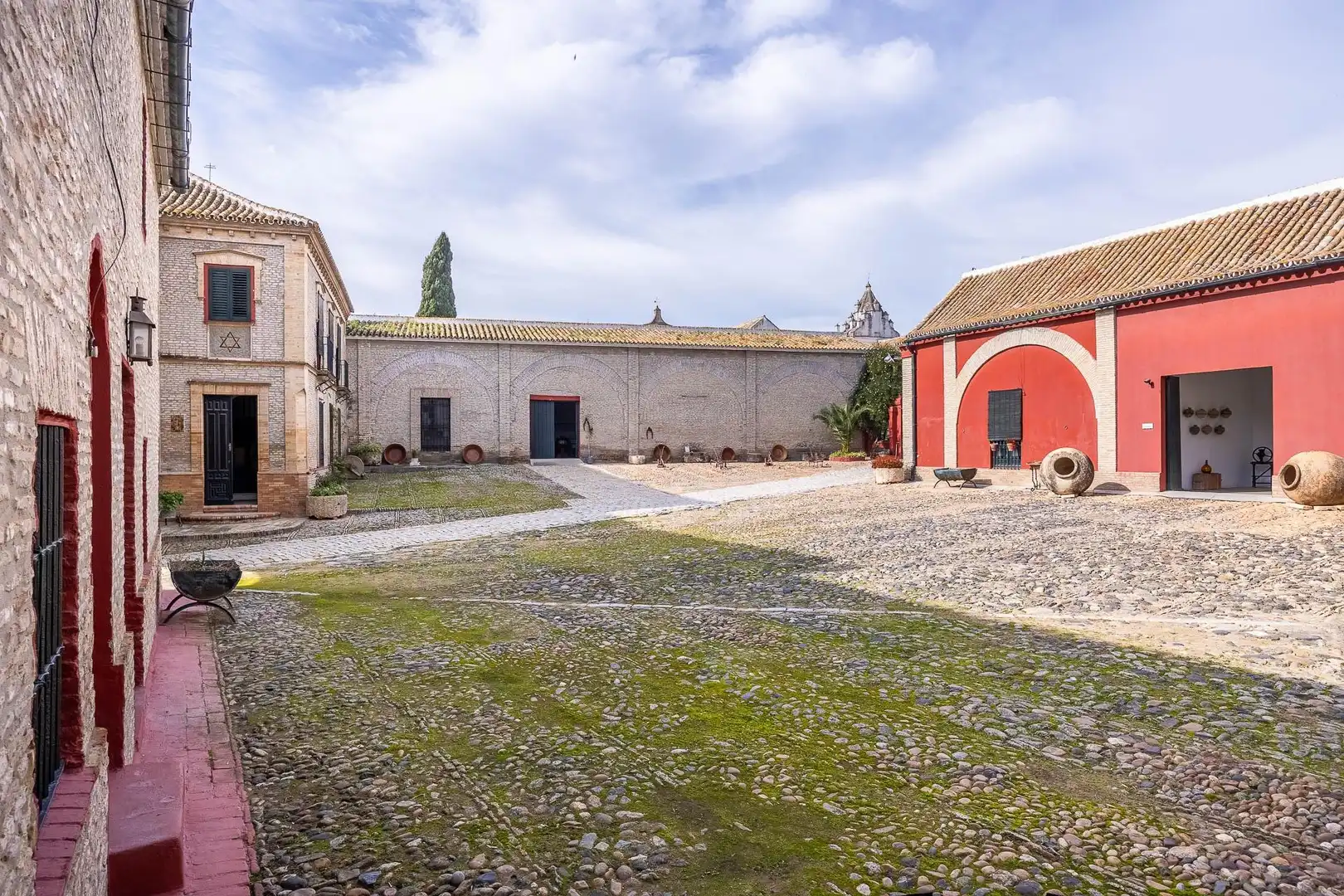 Vista exterior de Finca rústica en venda en Palomares del Río amb Jardí privat, Piscina i Balcó