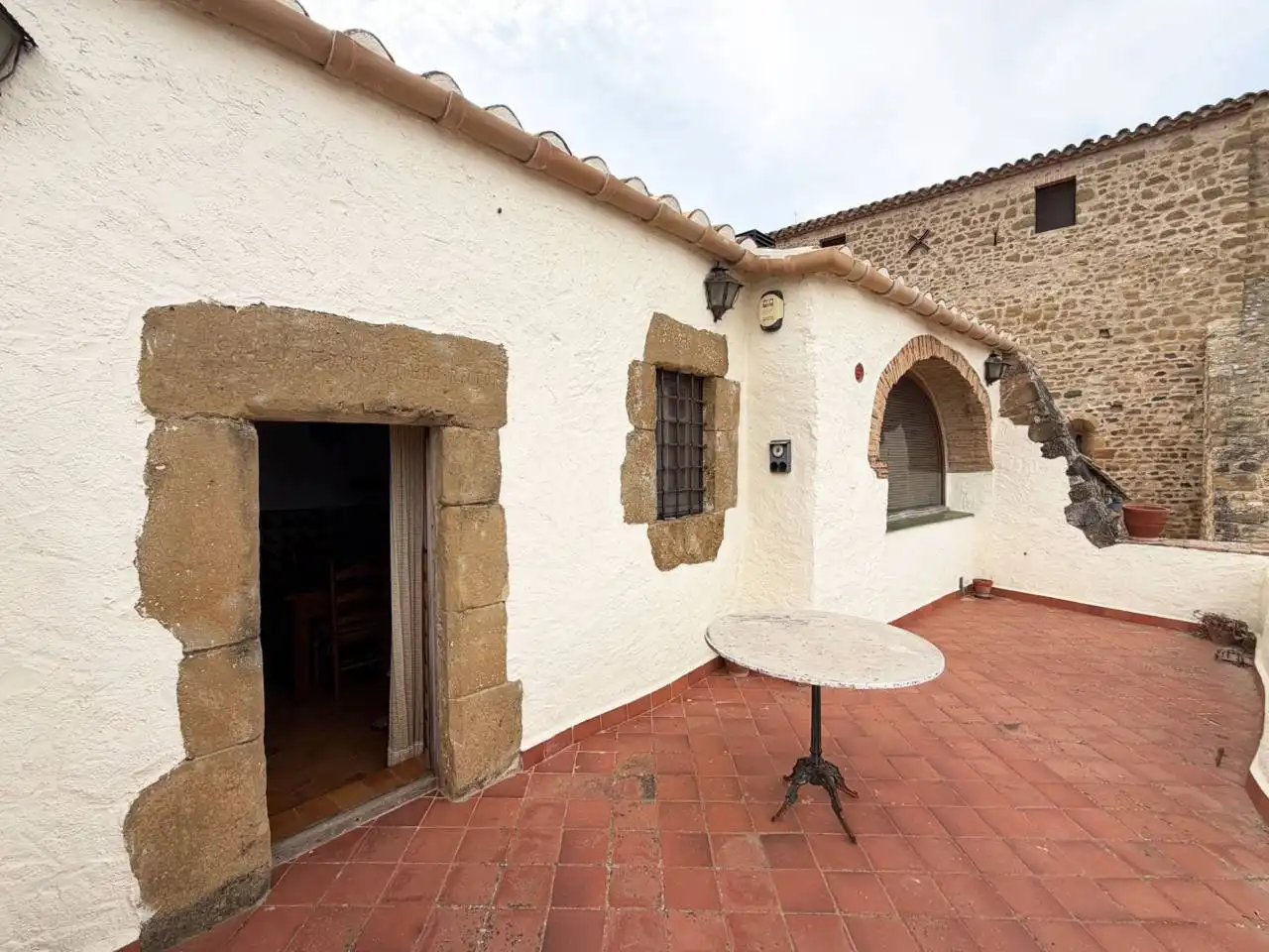 Vista exterior de Finca rústica en venda en La Tallada d'Empordà amb Aire condicionat, Calefacció i Jardí privat
