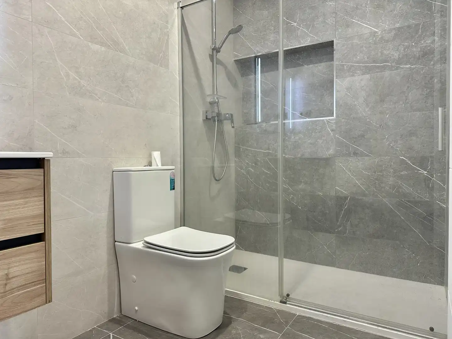 Bathroom of Flat for sale in Vilanova i la Geltrú  with Air Conditioner, Heating and Private garden