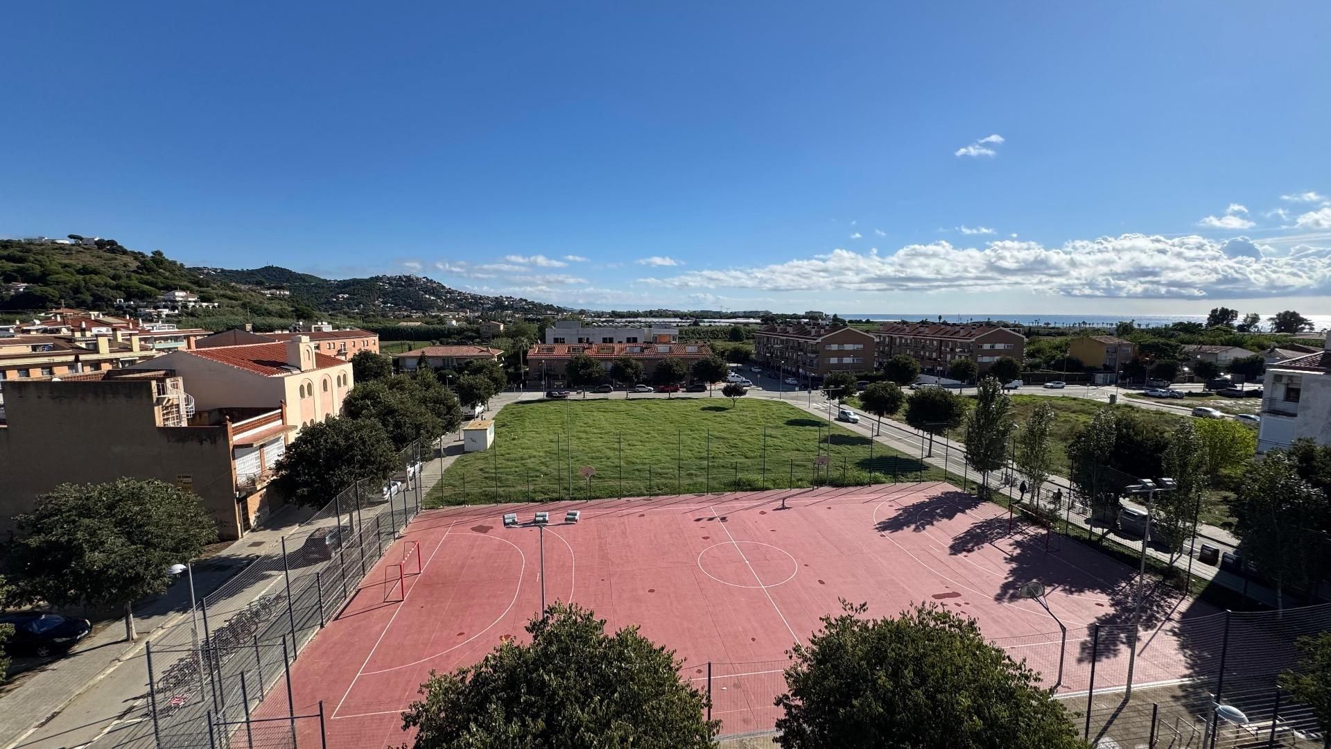 Aparcament de Àtic en venda en Pineda de Mar amb Terrassa i Balcó