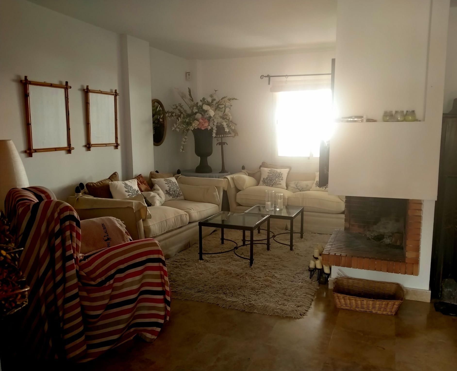 Living room of Single-family semi-detached for rent in Marbella  with Air Conditioner, Furnished and Community pool